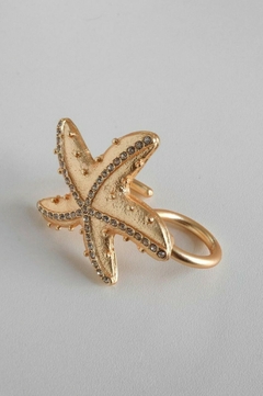 ANEL ESTRELA DO MAR ACETINADO COM CRAVAÇÃO