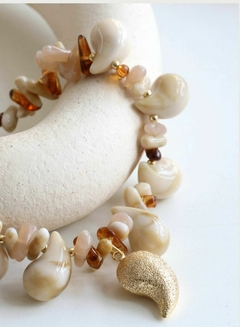 COLAR PEDRAS OFF E CARAMELO