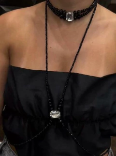BODDY CHAIN PEDRAS PRETAS na internet