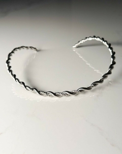 CHOKER ENTRELAÇADA