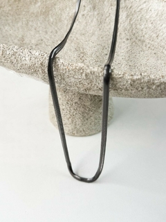 COLAR LONGO EM BANHO NEGRO