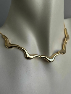 COLAR ORGÂNICO EM BANHO DOURADO