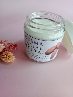 CREMA FACIAL VEGETAL DE ALMENDRAS, ÁCIDO HIALURÓNICO Y COLÁGENO. en internet