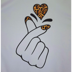 T-shirt Coração oncinha - comprar online
