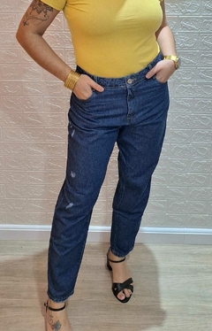 Calça jeans mom modeladora de cintura alta com destroyed - AZUL ESCURO