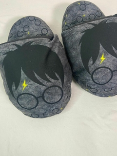 PANTUFLON HARRY GRIS CARA - comprar online