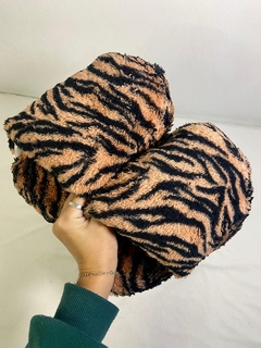 PANTUFLON ANIMAL PRINT TIGER