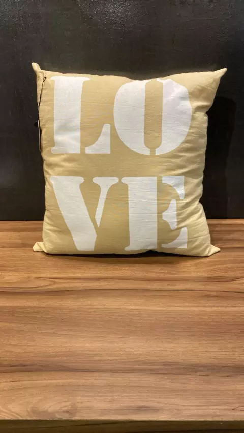 ALMOHADON CUADRADO ESTAMPADO LOVE BEIGE