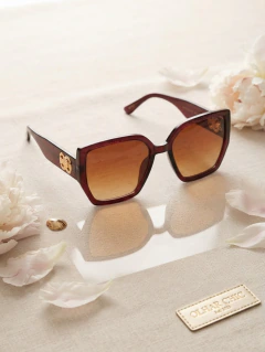 Óculos de Sol Quadrado com Detalhe Dourado