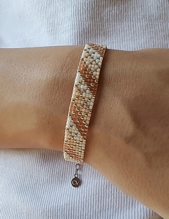 Pulseira Miyuki Peach na internet
