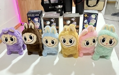 Muñeco Labubu con música y luz