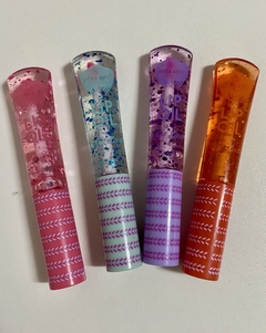 Labial gloss