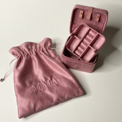 Porta-jóias para viagens com saquinho personalizado.