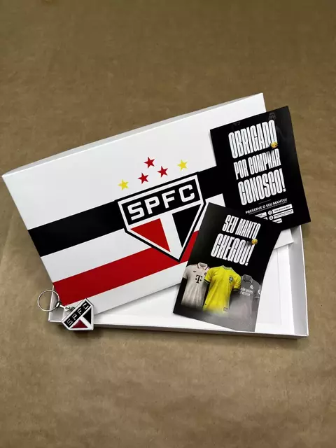 Caixa personalizada do São Paulo com chaveiro