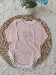 Body rayado con flores bordadas
