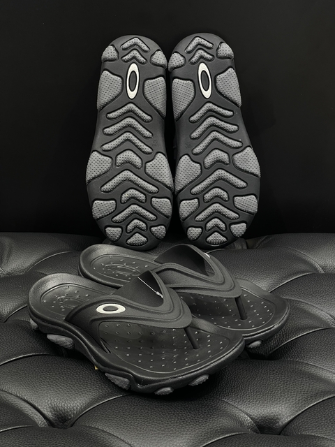 Chinelo Oakley Titan