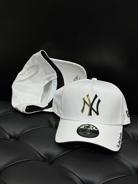 Boné New Era Assinatura