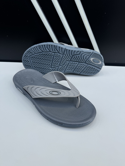 Chinelos Oakley- Crowd