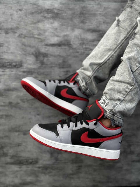 Tênis Nike Air Jordan Low