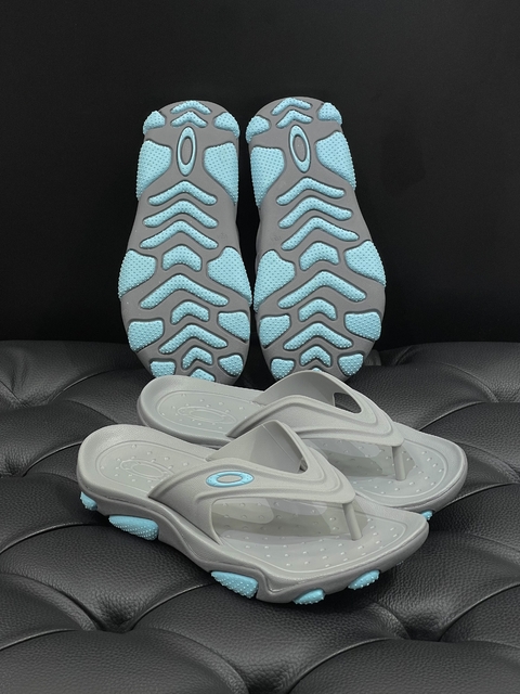 Chinelo Oakley Titan