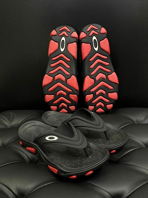 Chinelo Oakley Titan