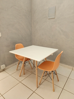 Conjunto Eames Eiffel com 2 Cadeiras - Mesa 90cm - comprar online