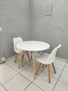 Conjunto Eames Eiffel com 2 Cadeiras - Mesa 90cm - comprar online