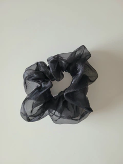 Scrunchie XL gasa cristal Negra