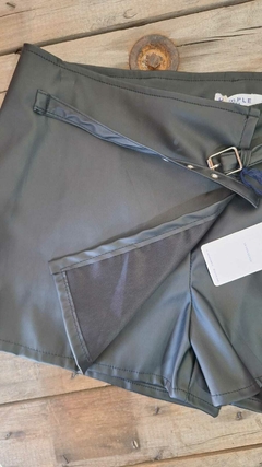 Short pollera engomado