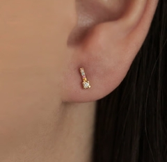 Brinco Palitinho de Microzirconias e Zirconia na Ponta no Dourado com Multicor