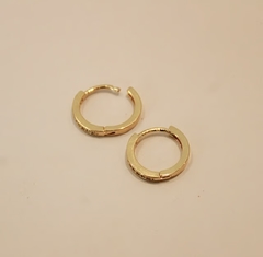 Brinco Argolinha com Microzirconias Grande no Dourado - comprar online