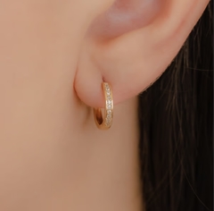 Brinco Argolinha com Microzirconias Grande no Dourado