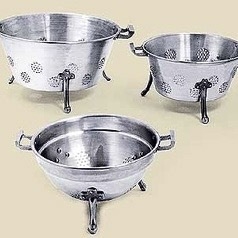 COLAPASTAS CON PATAS Y ASAS DE ALUMINIO ALMANDOZ