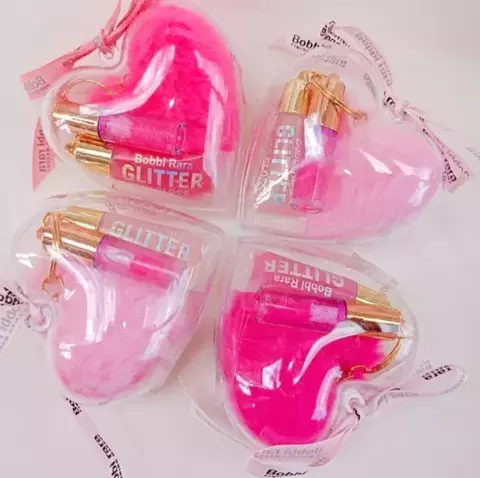 KIT COM 2 GLOSSES GLITTER COM CHAVEIRO POMPOM - AMOR ANJO