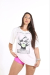 Camisetão Over branca Marilyn Chiclete verde