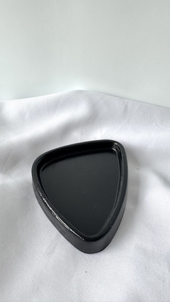 Bandeja minimalista irregular yeso cerámico BLACK en internet