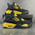 AIR JORDAN 4 RETRO 'THUNDER' na internet