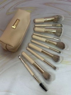 KIT BROCHAS VIAJERO X10 MONTOC - comprar en línea