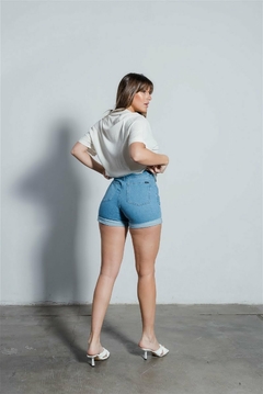 Short celeste con pinzas rígido de jean - comprar online