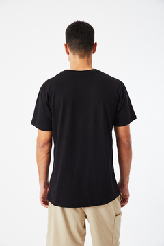 REMERA CON ESTAMPA HOMBRE 30068HHA en internet