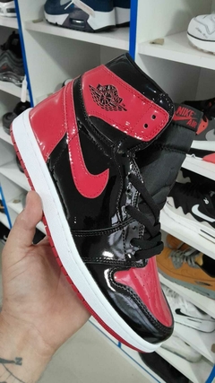 jordan 1 negras con rojo