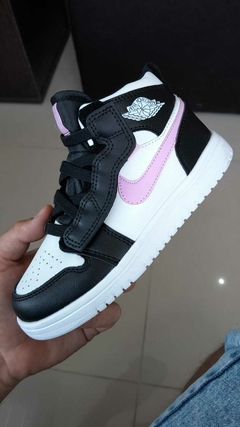 jordan niño blanca , negro pipa rosa