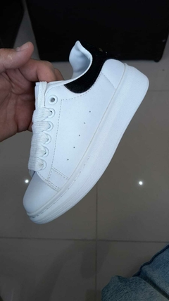 zapatilla de vestir blanca niño