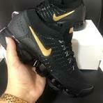 vapormax negra con dorado