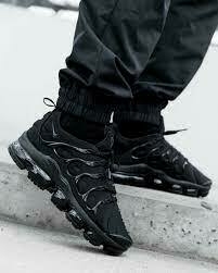 vapormax plus negra