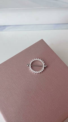 Piercing mamilo círculo cravejado na internet