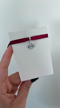 Berloque Coroa Cravejada com placa "Queen" importado