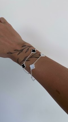 Pulseira Trevo Branco na internet