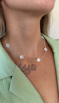 Choker 5 Trevos Branco na internet