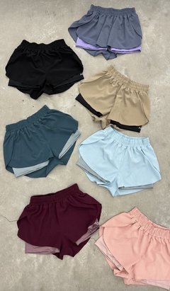 Short con calza en internet